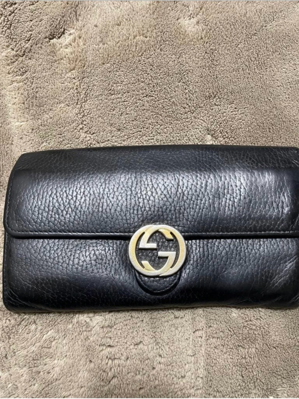 Gucci Black Leather Wallet with Gold Double G ( inside hook missing )